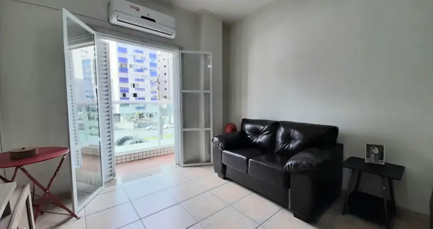 Vendo apto 1 dorm/sala/todos com acesso a sacada/banheiro/lavanderia/cozinha/1 vaga com manobrista