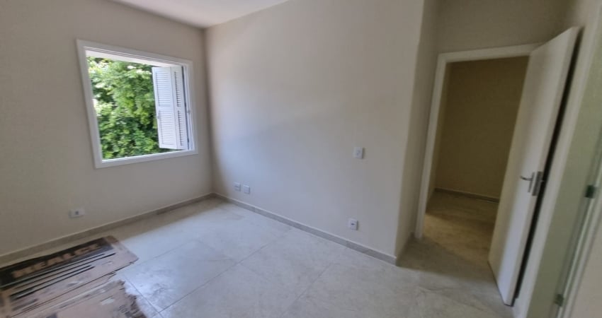 Vendo imóvel 2 dormitórios/1suíte/1banheiro/sala/cozinha/todo reformado/1 andar prédio 2 andares.