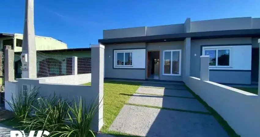 Casa geminada à venda, no bairro Jardim Atlântico, em Tramandaí