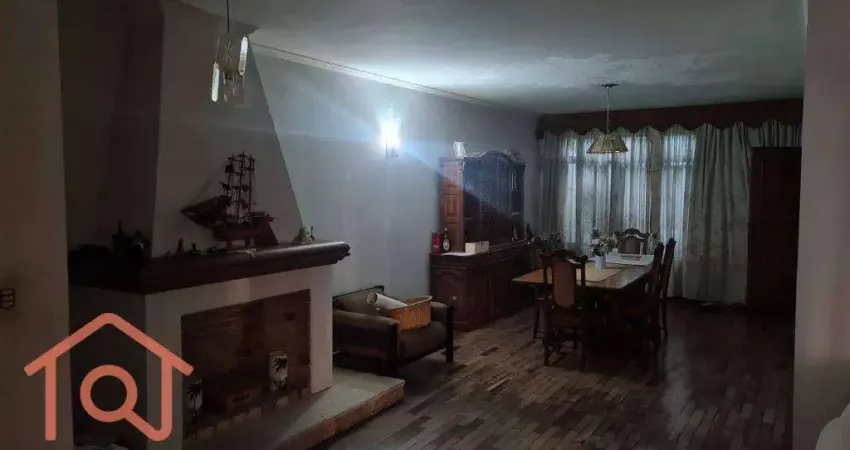Sobrado em bairro nobre com 4 suites e 9 vagas