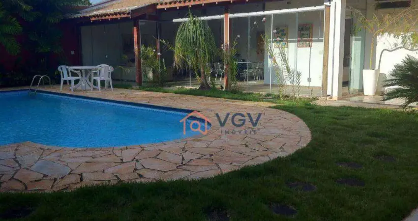 Casa com 3 dormitórios, piscina, churrasqueira, jardim  - Parque Universitário - Franca/SP