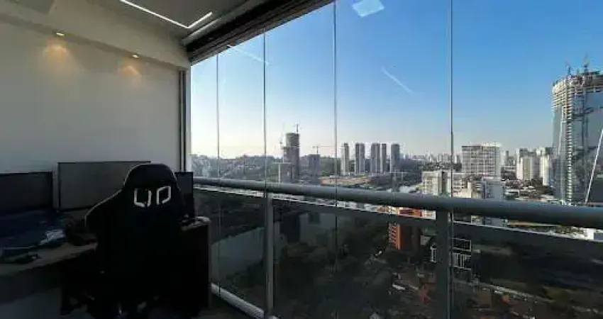 Suspenso entre o design e o horizonte: um ícone de estilo com vista de cinema