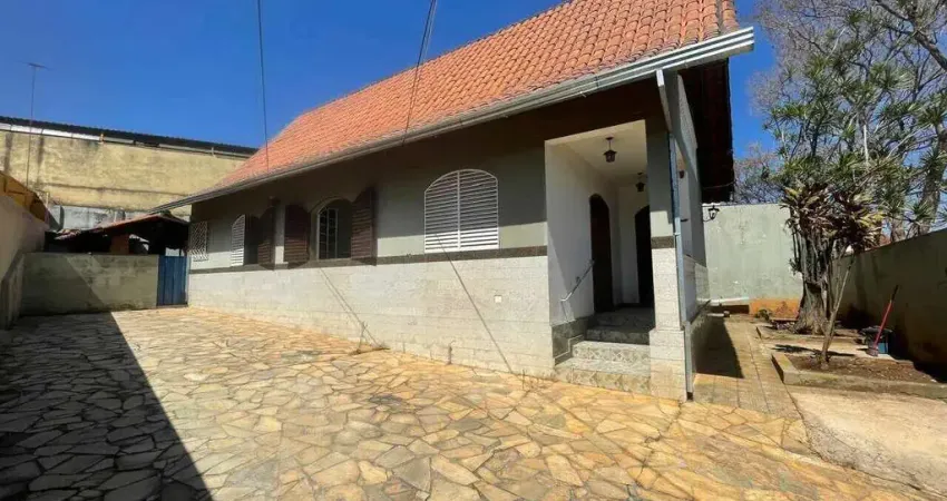 Casa com 3 Quartos e 4 banheiros à Venda, 372 m² Bairro Cinquentenário Belo Horizonte/MG.