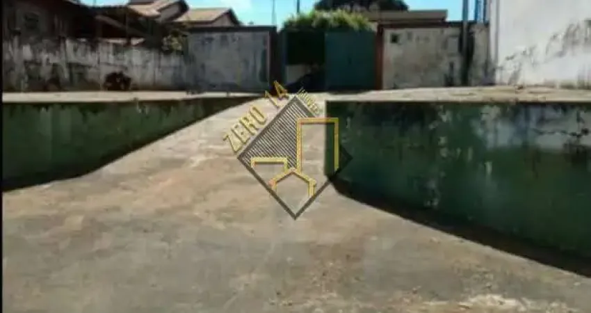 2 LOTES COM BARRAÇÃO PARA VENDA NO CENTRO OTIMA LOCALIZAÇÃO