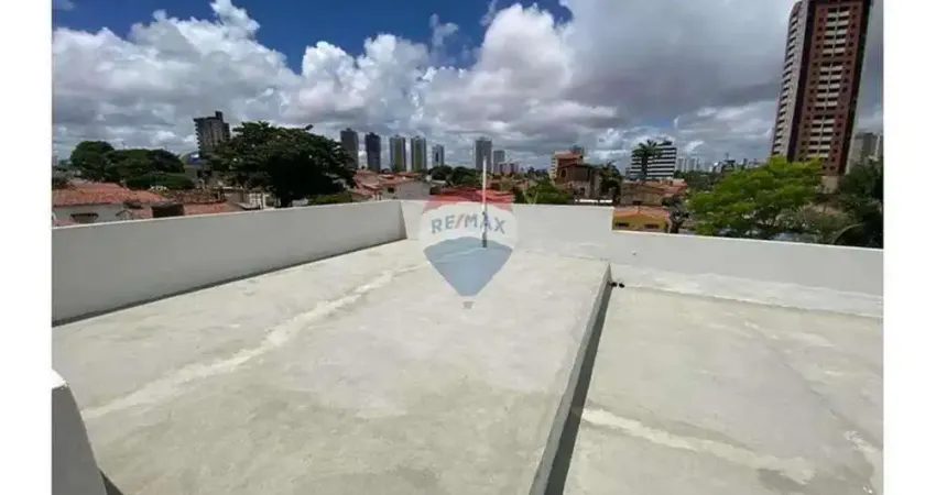 Casa duplex no bairro de capim macio. excelente localização.