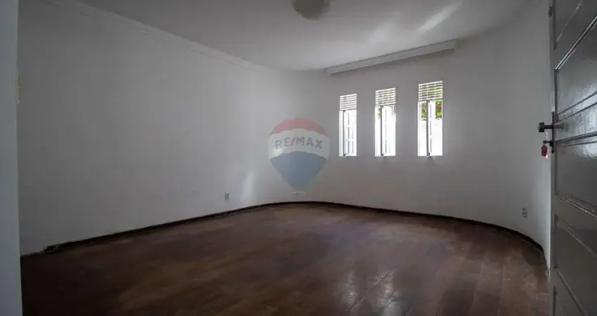Invista em uma casa perfeita para você e sua família: ampla, bem localizada e com 4 Quartos, em Lagoa Nova