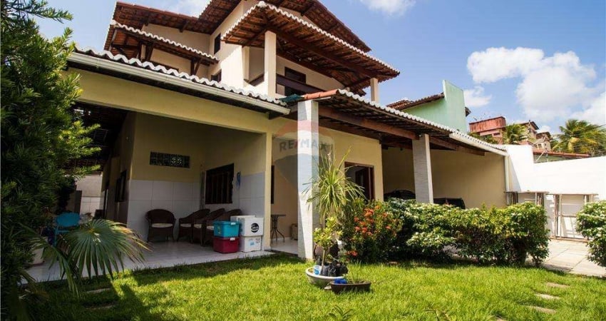 ALUGA-SE CASA DÚPLEX EM CAPIM MACIO COM 06 QUARTOS, SENDO 04 SUÍTES