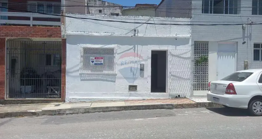 Casa com 3 quartos para alugar na Rua Pinto Martins, 860, Areia Preta, Natal