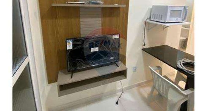 ALUGO - Edícula tipo studio térrea com 01 quarto, sala, bwc e cozinha, área serviço.