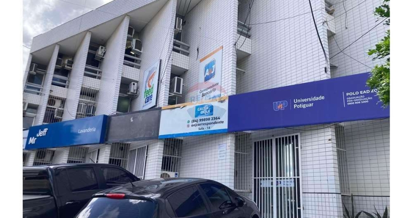 SALA 213 PARA LOCAÇÃO COMERCIAL 24m²/ NO PONTA NEGRA CENTER