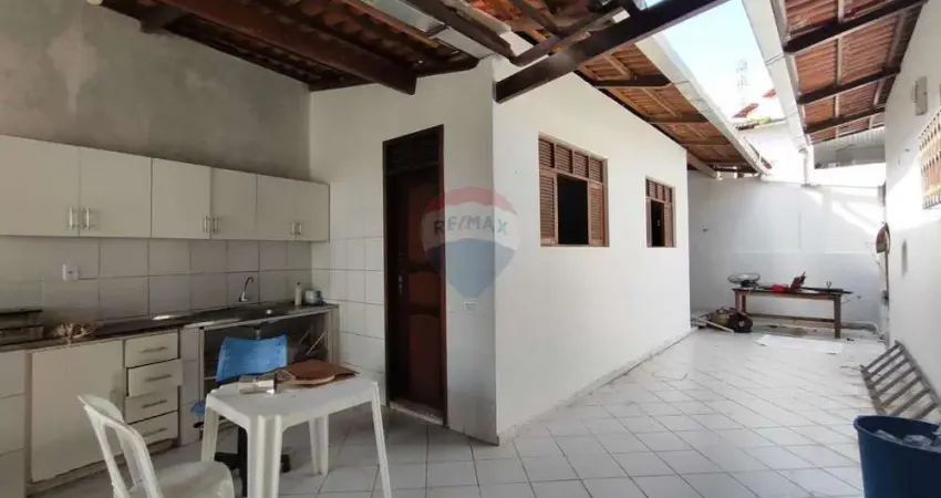 Casa a Venda com 3 Quartos, sendo 3 Suítes - em Candelária