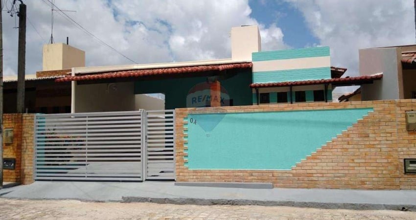 Aluga-se casa no Residencial Tom Jobim, com 3 qtos com AR, sendo 1 suíte.