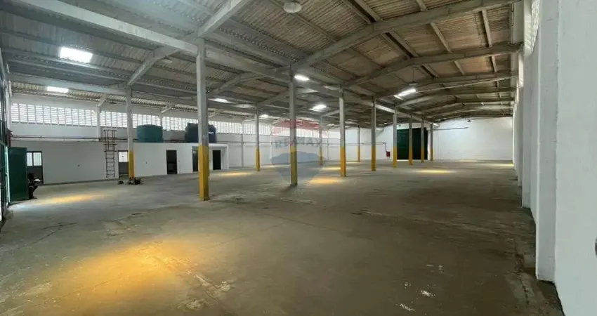 Galpão Estratégico de 1.215m² Próximo à BR-101 em Emaus – Ideal para Grandes Operações
