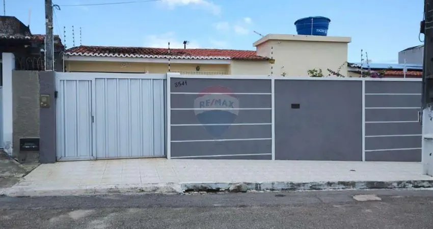 Casa com 3 quartos à venda na Rua Padre Diogo Feijó, 3541, Candelária, Natal