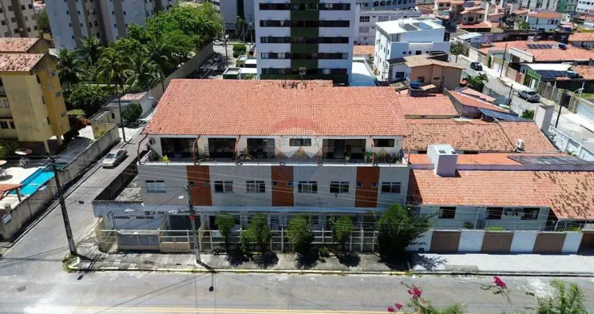 Prédio comercial de esquina com 6 lojas e unidades residenciais — ponto estratégico em capim macio