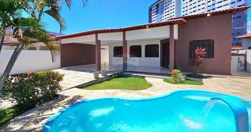 Linda casa com piscina em capim macio, próximo ao praia shopping
