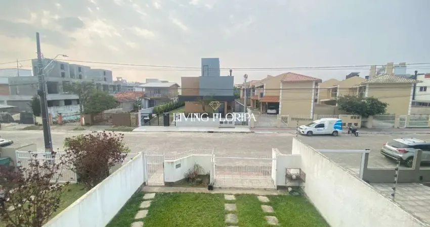 Casa com 3 quartos à venda na Rua Grumixama, 158, Campeche, Florianópolis