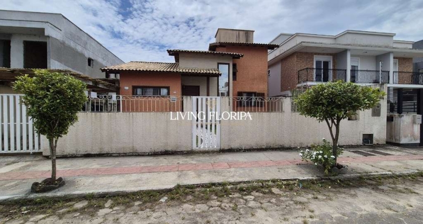 Casa com 3 quartos à venda na Rua Grumixama, 97, Campeche, Florianópolis