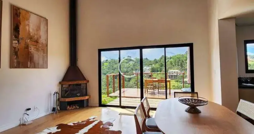 Sobrado mobiliado com 4 suítes à venda, 230 m² por R$ 2.500.000 - Recanto das Araucárias - Campos do Jordão/SP