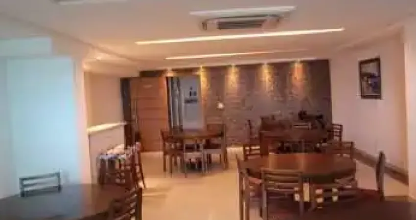 Exclusiva Cobertura Frente Mar Duplex de Alto Padrão com Vista Deslumbrante
