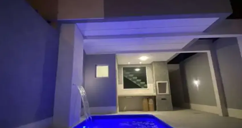 Sobrado com 3 Suítes e Alto Padrão na Vila Tupi, a 400m da Praia