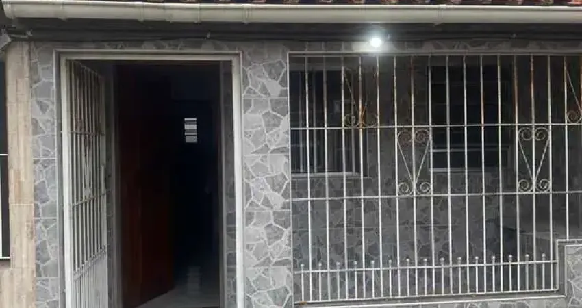 Casa na Guilhermina Á Venda .1 Dormitório . 500 mts do mar . $ 225.000,00
