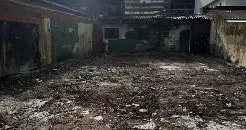 Terreno com Edícula na Guilhermina . Praia Grande . SP . Alugo