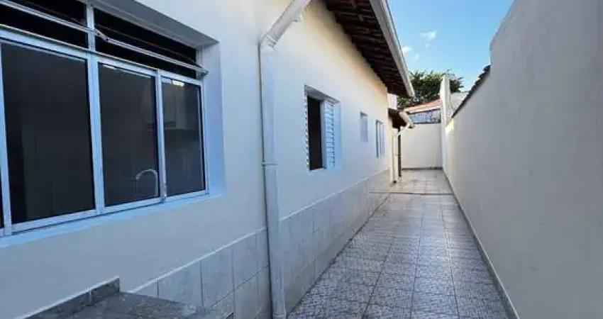 Casa na Guilhermina 2 Dormitórios 2 Vagas  206 mts de Terreno 6 x 34 mts