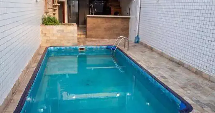 Casa 3 Dormitórios , Área Gourmet com Piscina . Boqueirão . Praia Grande .