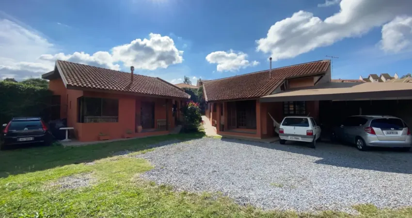 Vende-se duas casas em santa felicidade – conforto, espaço e localização privilegiada