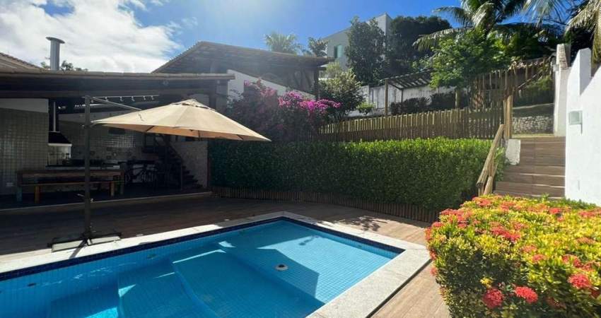 CASA COMPOSTA POR 4 SUÍTES, DUAS  SALAS, COZINHA, ÁREA ETERNA COM JARDIM, UMA  AMPLA ÁREA GOURMET E PISCINA