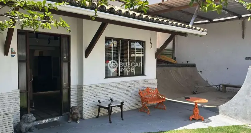 Casa em condomínio fechado com 4 quartos à venda na Rua Praia de Tubarão, Vilas do Atlantico, Lauro de Freitas