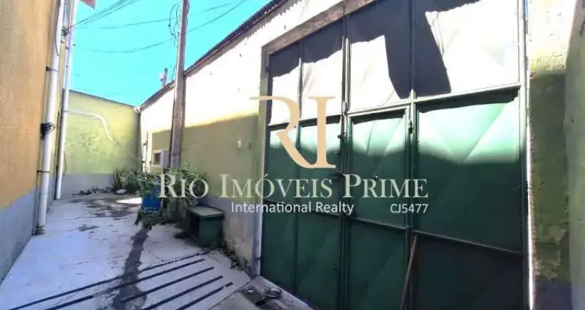 Barracão / Galpão / Depósito com 5 salas para alugar na Rua Betânia, Olaria, Rio de Janeiro