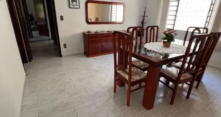 Casa com 3 quartos à venda no Centro, Penápolis