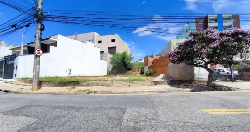 Terreno à venda na Um, Jardim Abatiá, Sorocaba