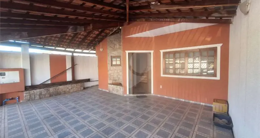 Casa com 3 quartos à venda em Jardim Itanguá - SP