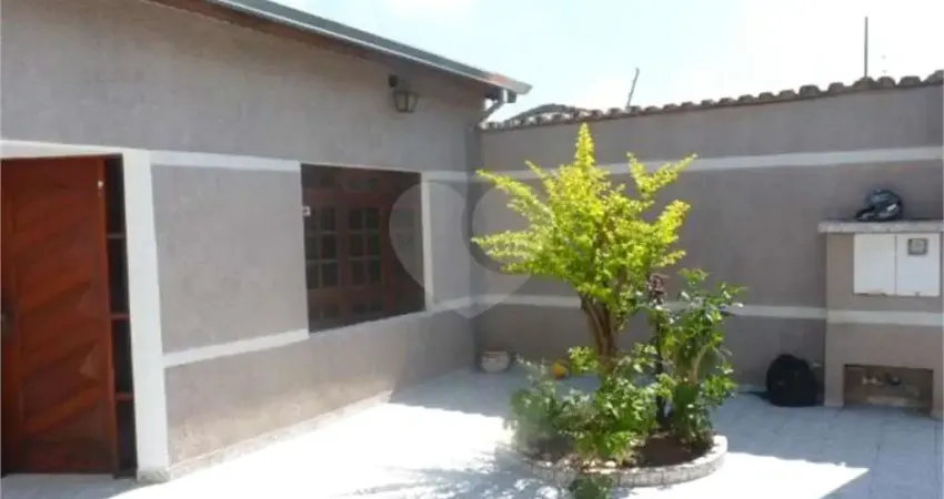 Casa térrea com 4 quartos à venda em Wanel Ville - SP