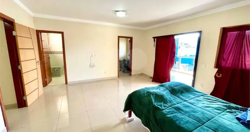 Sobrado com 4 quartos à venda em Jardim Santa Bárbara - SP
