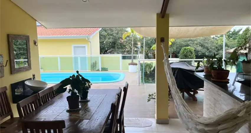 Casa  à venda com 3 quartos, sendo 3 suítes,  no condomínio lago da serra, araçoiaba da serra - sp