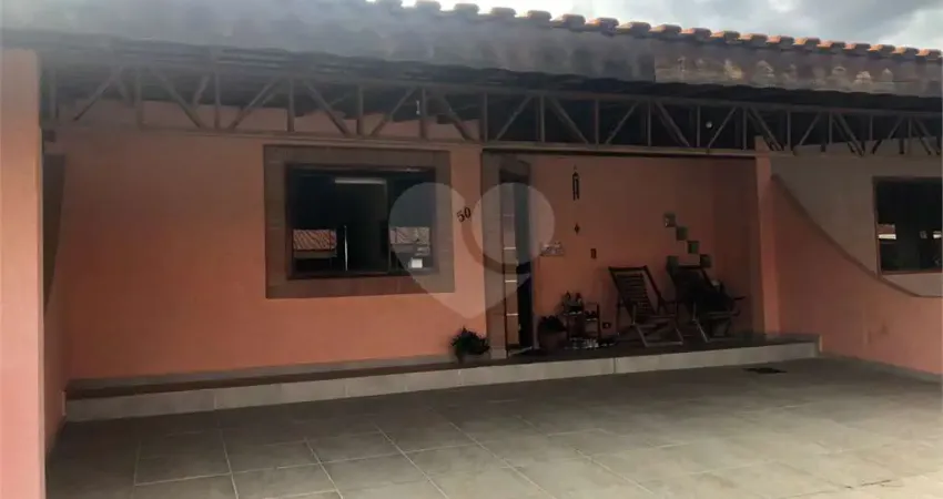 Casa à venda com 3 quartos, sendo 1 suíte, no condomínio Residencial Tropeiros, Sorocaba - SP