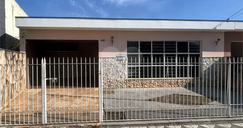Casa com 3 quartos para locação em Vila Hortência - SP