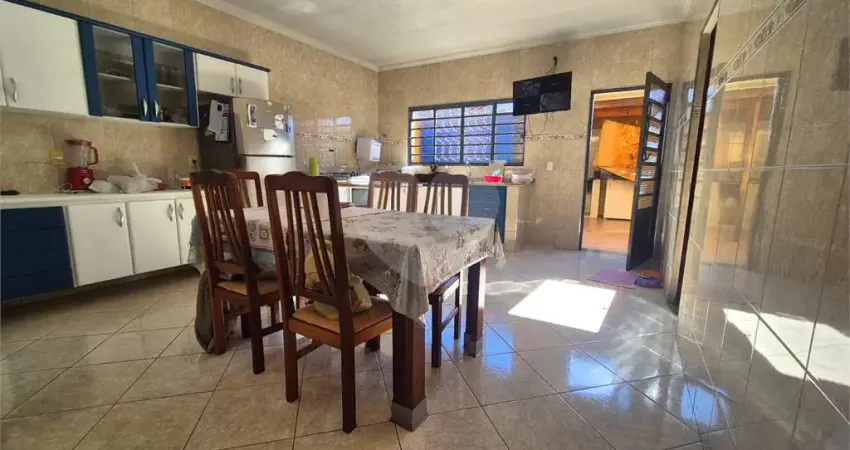 Casa à venda com 3 quartos, sendo 1 suíte, em Vila Angélica, Sorocaba, SP