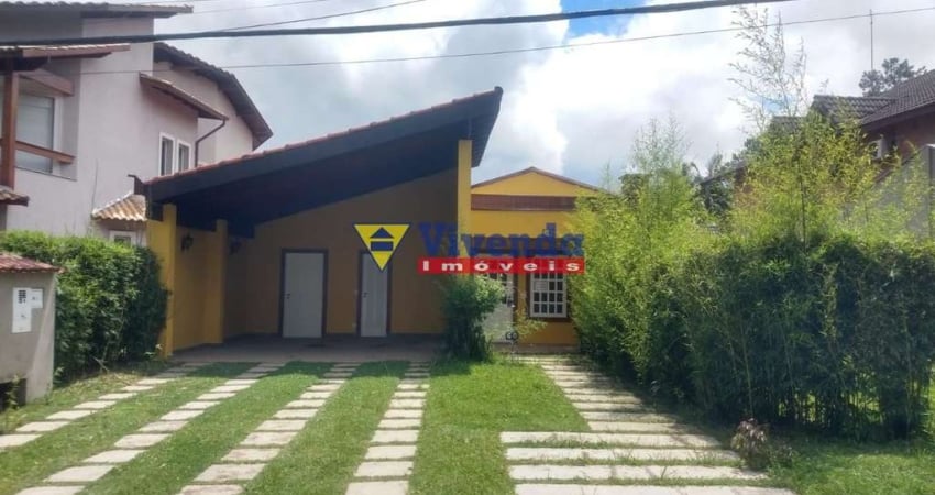 Oportunidade! Casa térrea em condomínio com 4 dormitórios e piscina.