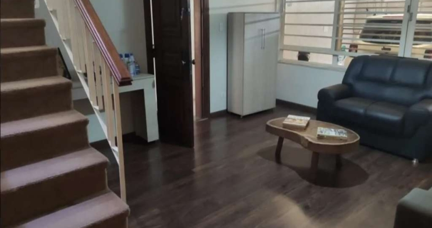 **CASA, TIPO SOBRADO A VENDA COM 04 DORMITÓRIOS, 02 SUÍTES 02 VAGAS COBERTAS COM PORTÃO AUTOMÁTICO***