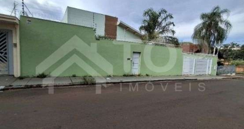 Lindo imovel de 3 dormitorios espacosos, sendo 1 suite e piscina