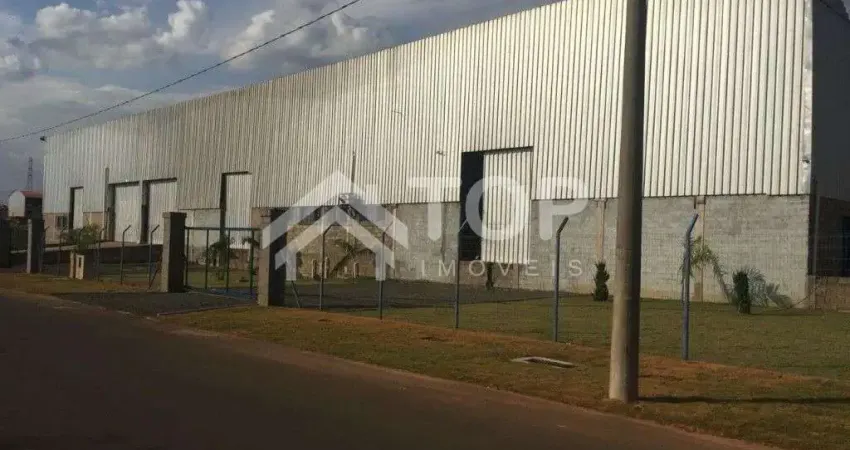 Locacao de 3 excelentes galpoes em otima localizacao no CEAT, sendo cada galpao com com 1000 metros de construcao, sendo 1500 metros de total, totalizando 3000 metros e construcao, com 4500 de area to