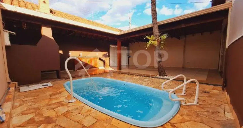 CASA COM 3 QUARTOS NO JARDIM ITAMARATY COM PISCINA E AREA GOURMET