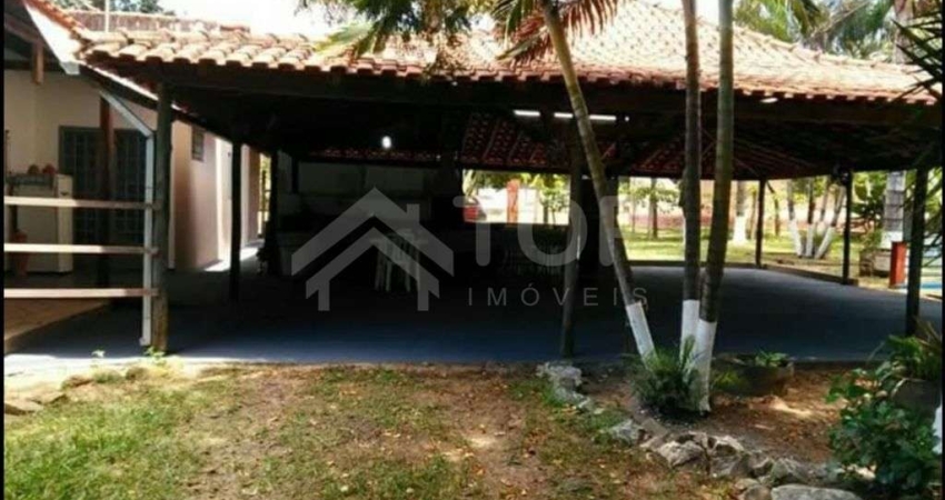 Excelente chacara com churrasqueira, piscina e varias arvores frutiferas