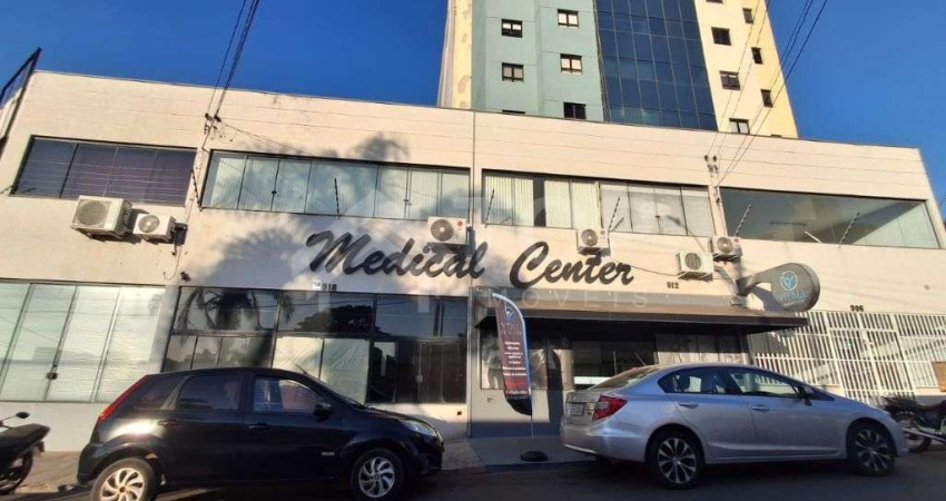Excelente sala comercial comercial no Ed. Medical Center