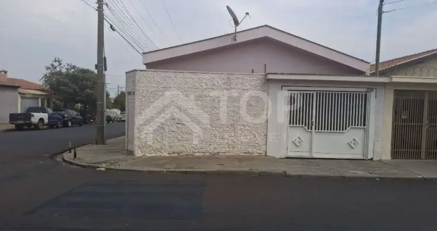 Excelente casa de esquina, na melhor localizacao do bairro Vila Prado